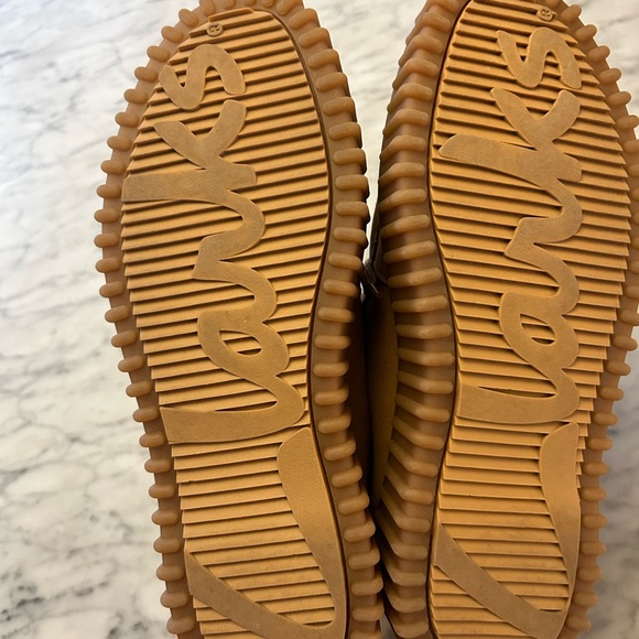 Clarks Torhill Bee Tan Shoes - Picture 5 of 9